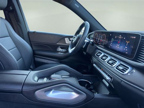 Used 2024 Mercedes-Benz GLS 450 4MATIC image 25