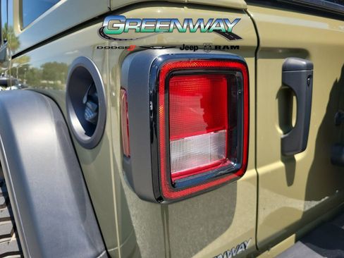 Used 2025 Jeep Wrangler Unlimited Sport AWD/4WD image 6