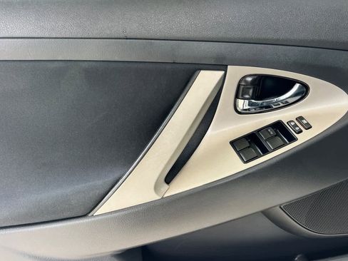 Used 2009 Toyota Camry SE FWD image 12