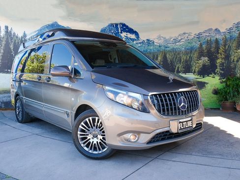 Used 2018 Mercedes-Benz Metris Passenger image 2