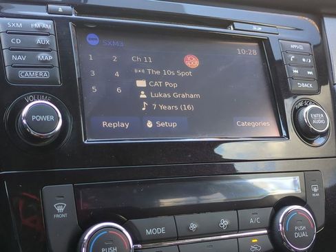 Used 2016 Nissan Rogue SV w/ SV Premium Package image 19