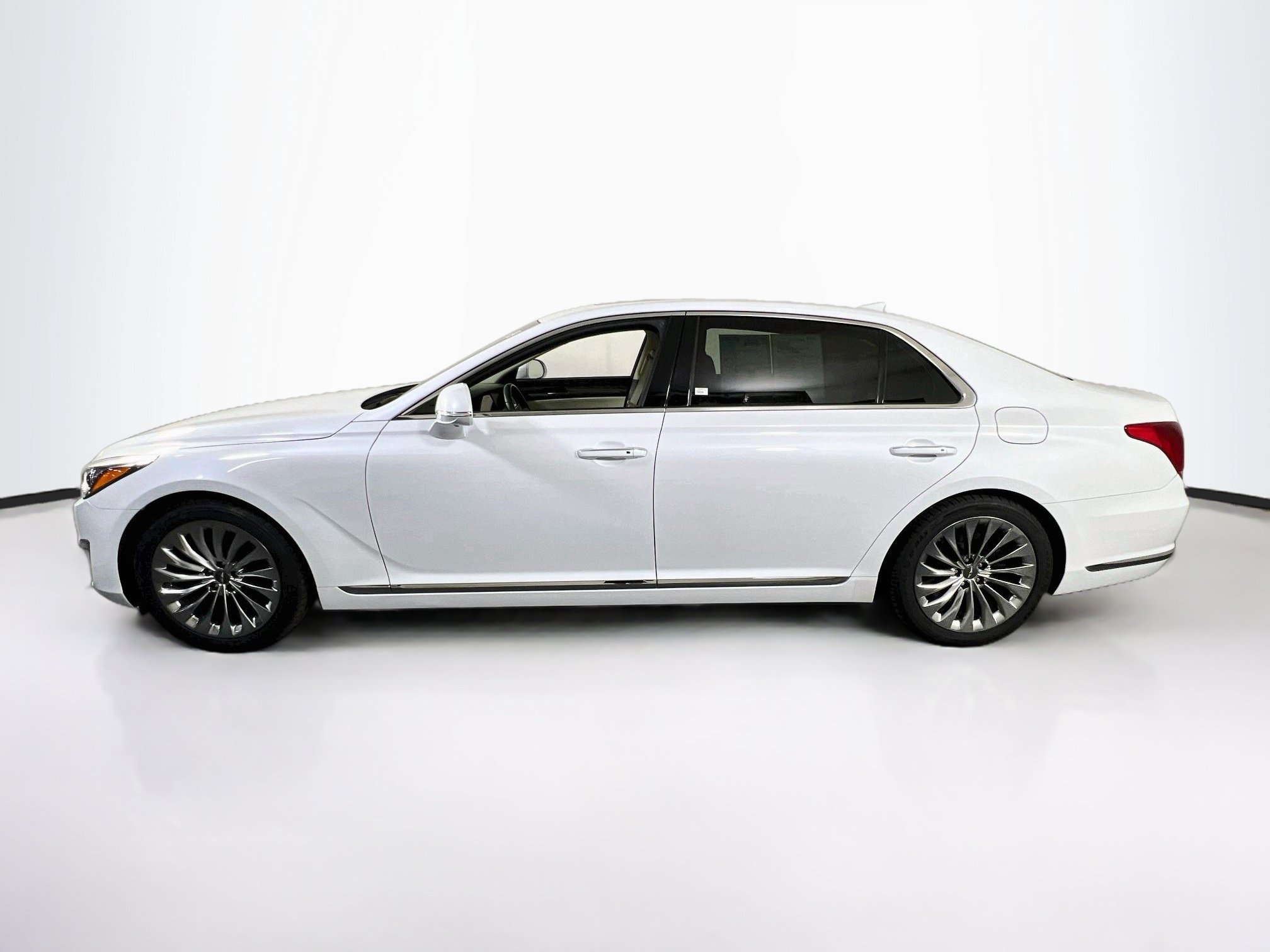 Used 2019 Genesis G90 3.3T Premium RWD image 8