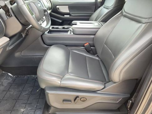 Used 2025 Ford Expedition Active RWD image 16