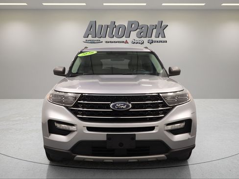 Used 2020 Ford Explorer XLT w/ Equipment Group 202A AWD/4WD image 4