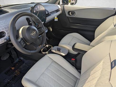 Used 2025 MINI Cooper 2-Door Hardtop image 3