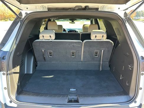 Used 2023 Chevrolet Traverse LS image 30