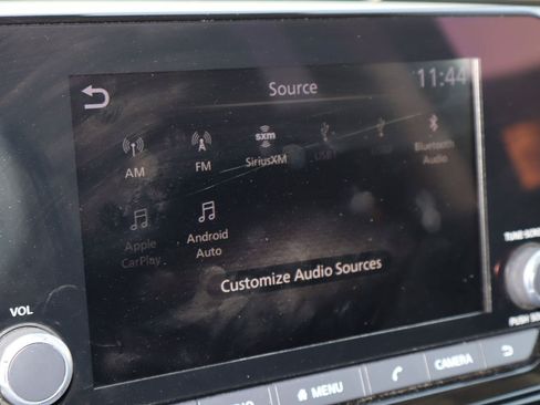 Used 2025 Nissan Pathfinder SV FWD image 9
