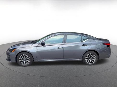 Used 2026 Nissan Altima 2.5 SV FWD image 9