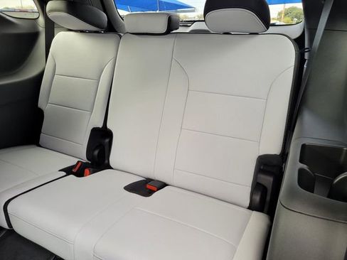 New 2026 Chevrolet Traverse High Country image 8