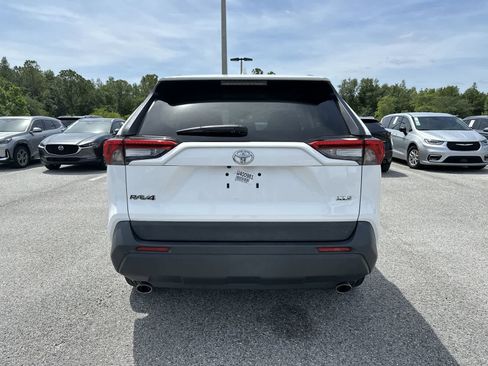 Used 2022 Toyota RAV4 XLE FWD image 7