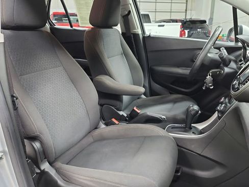 Used 2017 Chevrolet Trax LS AWD/4WD image 34