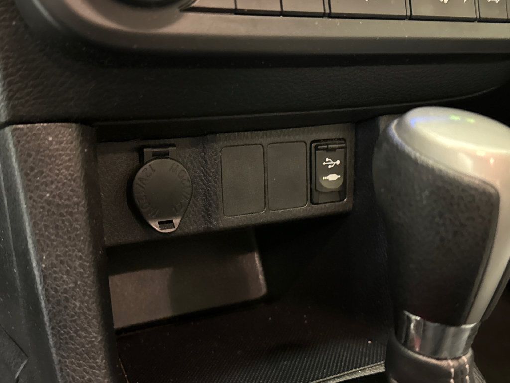 Used 2015 Toyota Corolla LE FWD image 25