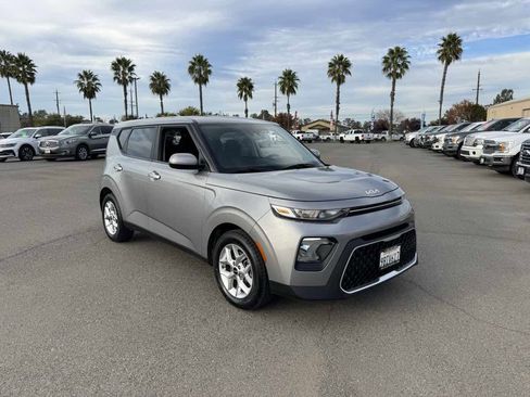 Used 2022 Kia Soul LX w/ Technology Package image 2