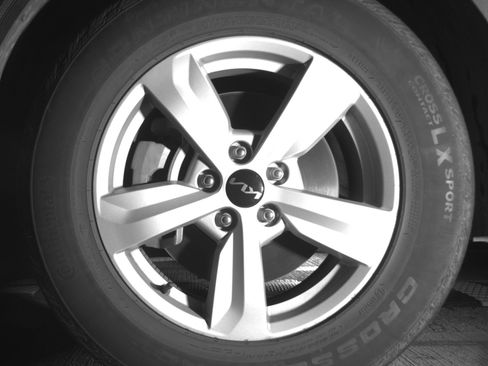 Used 2023 Kia Sorento LX image 12