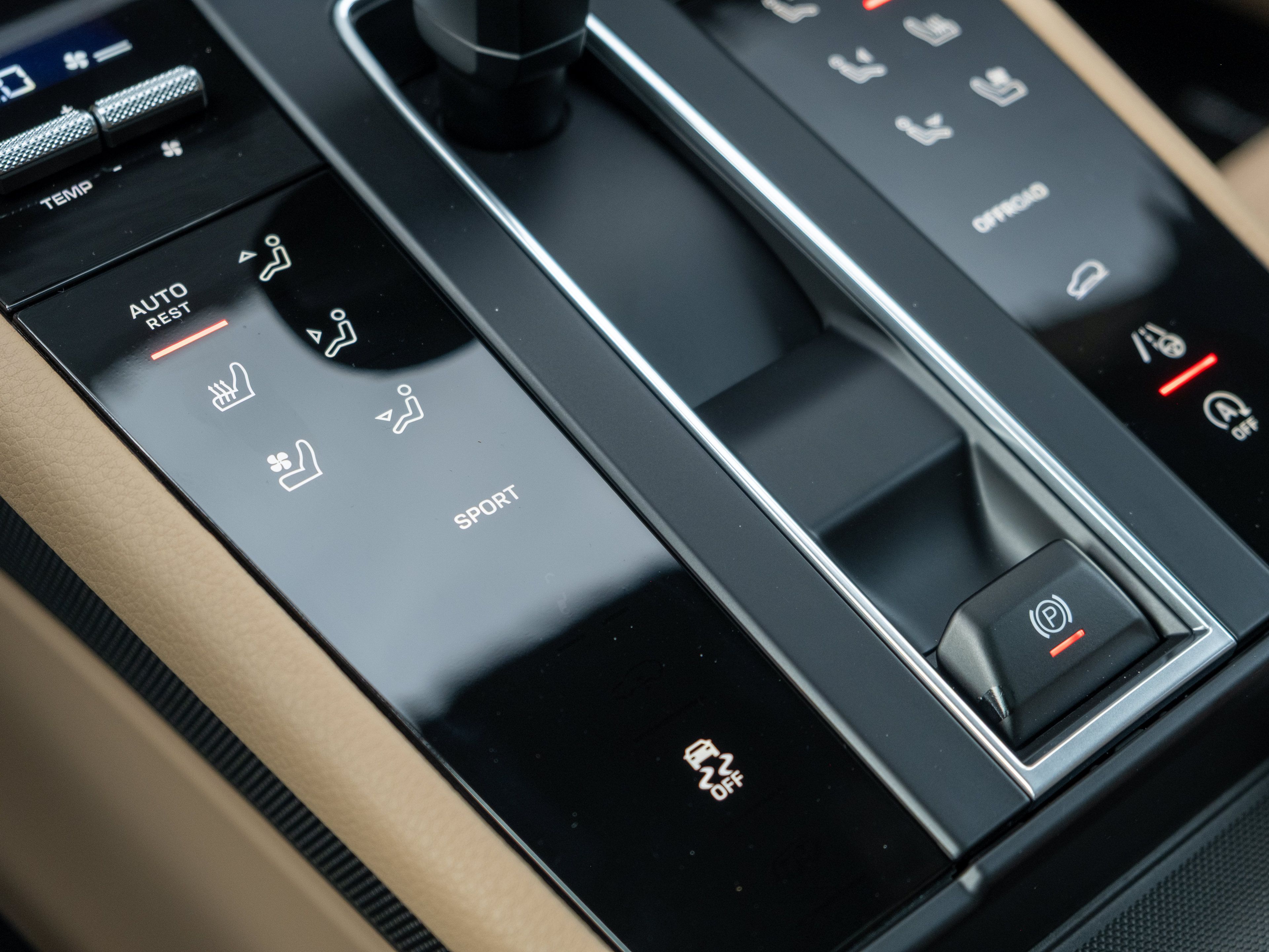 Certified 2026 Porsche Macan AWD/4WD image 32