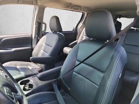 Used 2019 Toyota Sienna SE image 10
