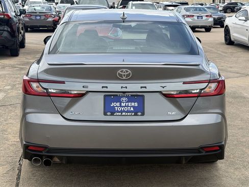Used 2025 Toyota Camry SE FWD image 8