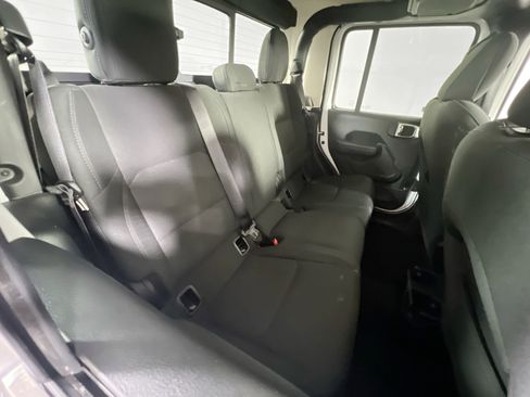 Used 2022 Jeep Gladiator Sport image 25