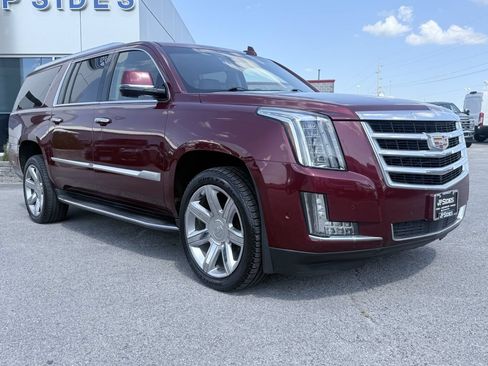 Used 2019 Cadillac Escalade ESV Premium Luxury AWD/4WD image 3