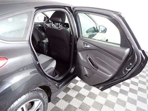 Used 2014 Ford Focus SE w/ SE Sport Package FWD image 32