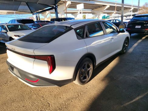 Used 2025 Kia K4 LXS image 14