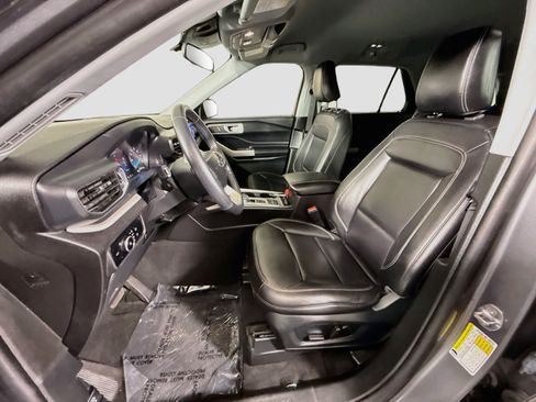 Used 2023 Ford Explorer XLT w/ Equipment Group 202A RWD image 22