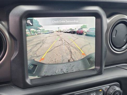 Used 2022 Jeep Gladiator Sport AWD/4WD image 16