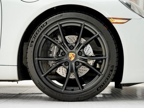 Certified 2018 Porsche 911 Carrera RWD image 29