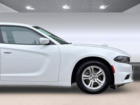 Used 2022 Dodge Charger SXT RWD image 6