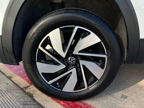 Used 2025 Volkswagen Atlas SE image 9