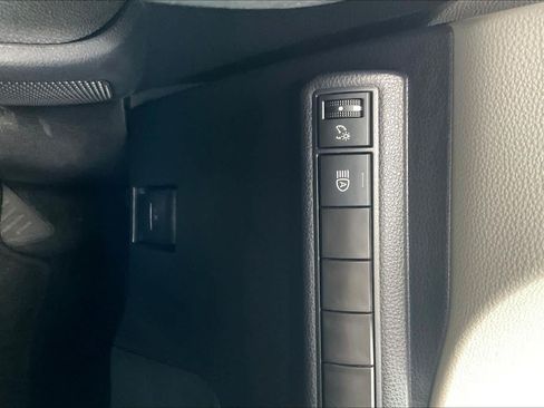 Used 2025 Toyota Corolla LE FWD image 33