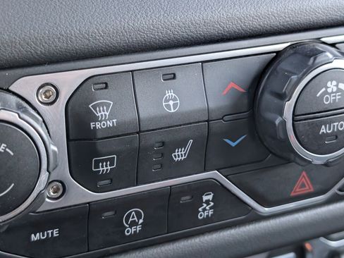 Used 2025 Jeep Wrangler Sahara w/ Safety Group image 20