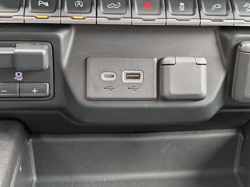 Used 2020 Chevrolet Silverado 1500 RST AWD/4WD image 27