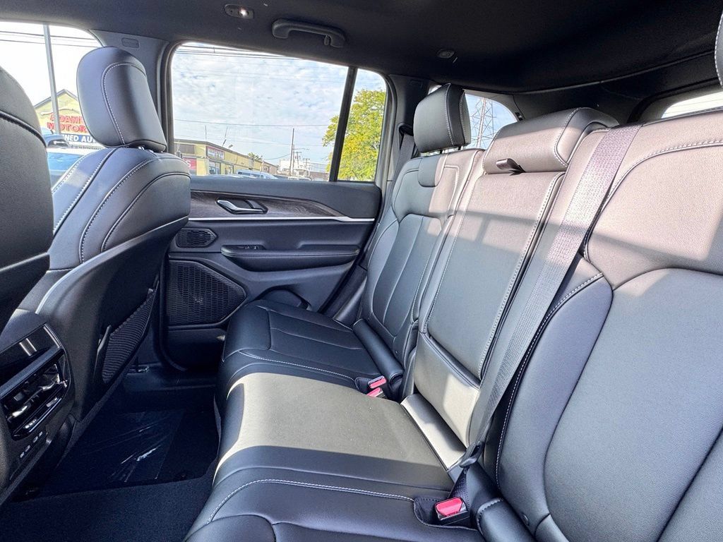 New 2027 Jeep Grand Cherokee Limited AWD/4WD image 17