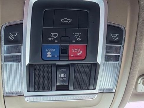 Used 2019 RAM 1500 Laramie AWD/4WD image 23
