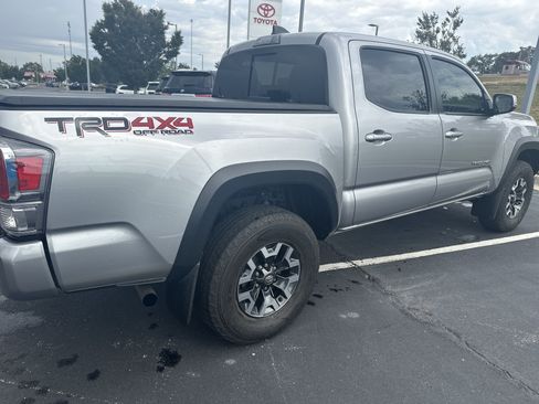 Used 2021 Toyota Tacoma TRD Off-Road w/ TRD Premium Off Road Package AWD/4WD image 6