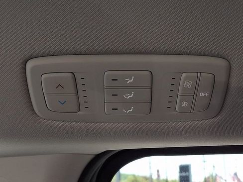 Used 2024 Kia Carnival LX FWD image 13