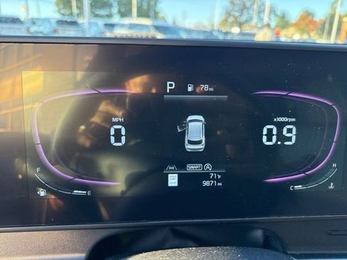 Used 2025 Kia Sportage EX image 19