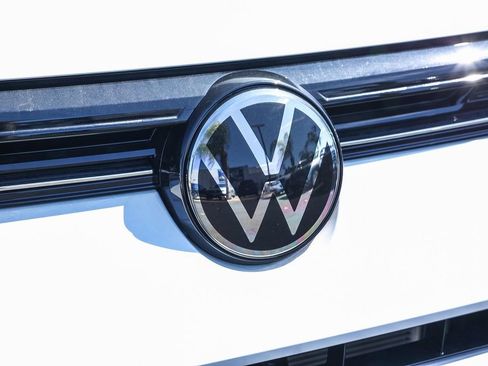 New 2025 Volkswagen Taos SE image 22