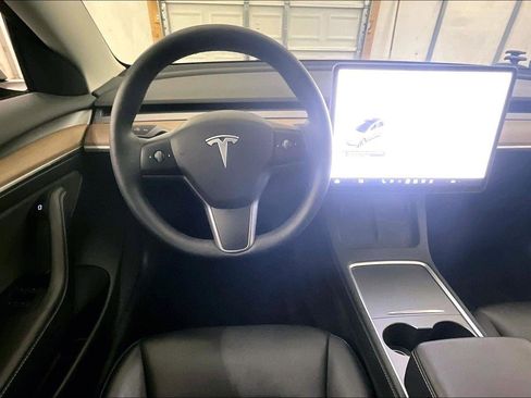 Used 2023 Tesla Model 3 Standard Range image 5