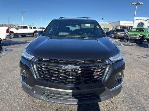 Used 2023 Chevrolet Traverse RS image 2