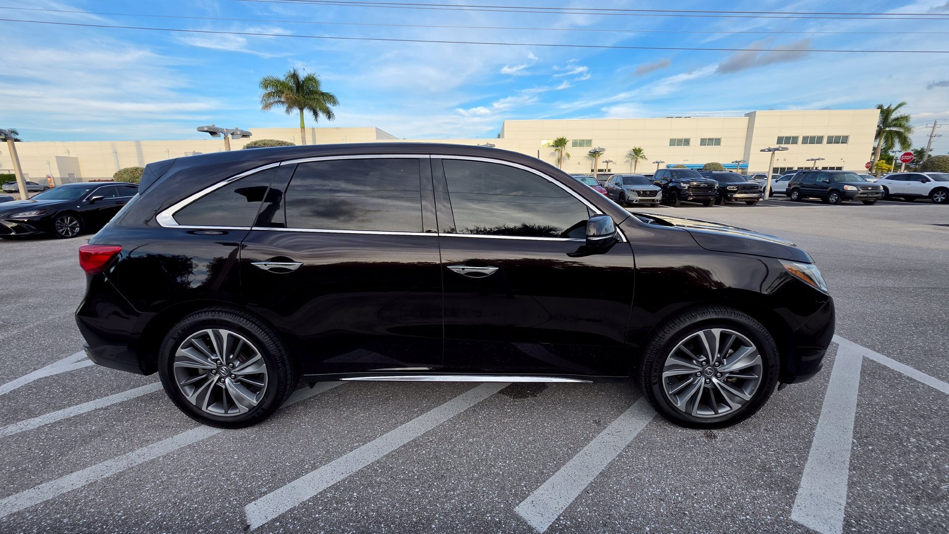 Used 2018 Acura MDX w/ Technology Package FWD image 4
