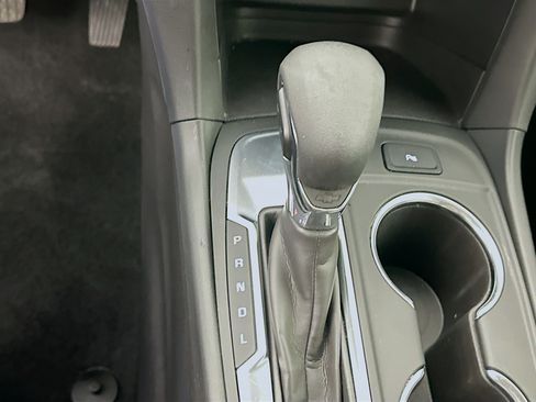 Used 2024 Chevrolet Equinox LT FWD image 24