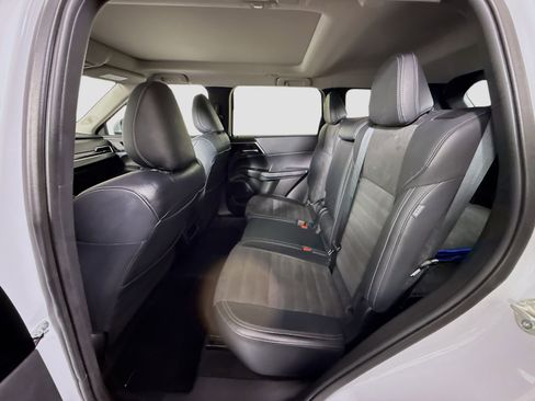 Used 2024 Mitsubishi Outlander SEL image 25