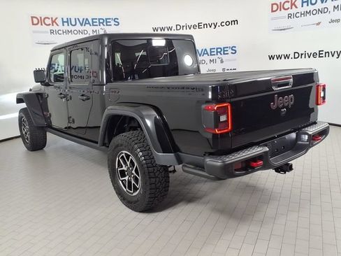 Used 2025 Jeep Gladiator Rubicon AWD/4WD image 6