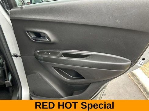 Used 2021 Chevrolet Trax LS w/ Tint and Cruise Package image 38