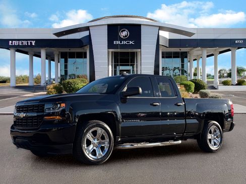 Used 2018 Chevrolet Silverado 1500 Custom w/ Custom Convenience Package RWD image 5