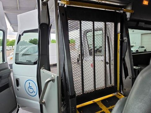 Used 2009 Ford E-350 and Econoline 350 Extended Super Duty RWD image 22
