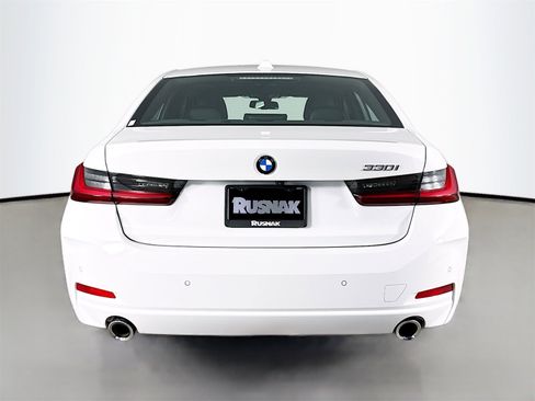 Used 2025 BMW 330i Sedan w/ Premium Package image 6