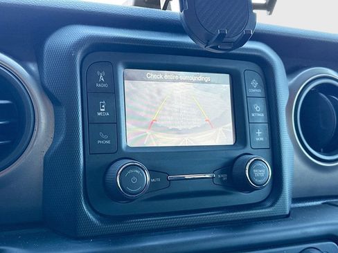 Used 2018 Jeep Wrangler Unlimited Sport AWD/4WD image 31